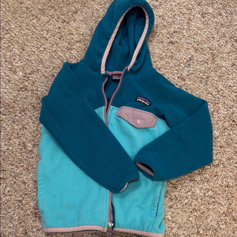 Patagonia Blue and Pink Sweatshirt Cozy Outdoor Style